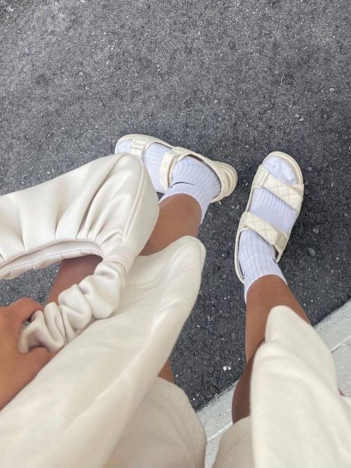 Σανδάλια - κάλτσες