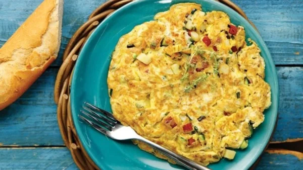 Ομελέτα από την Αργυρώ - Τα μυστικά για μην βγουν ωμά τα λουκάνικα και οι πατάτες και πολύ τηγανισμένο το αυγό