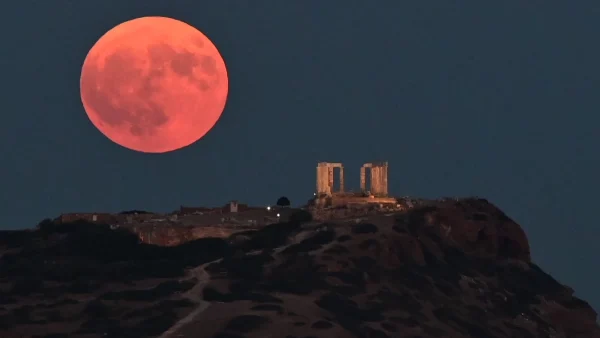 Η Αυγουστιάτικη Πανσέληνος μέσα από τον φακό των Ελλήνων celebrities