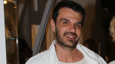 Παντελής Τουτουντζής: Τρυφερές αγκαλιές στην πισίνα με τον σύντροφό του, Νάσο - Ετοιμάζουν το γάμο τους στην Κρήτη