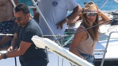 Ελένη Τσολάκη: Ρομαντικές διακοπές με τον σύζυγό της, Παύλο Πετρουλάκη - Φωτογραφίες από την Μήλο