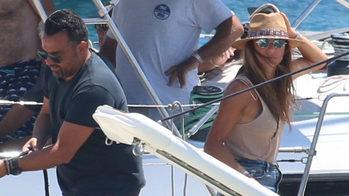 Ελένη Τσολάκη: Ρομαντικές διακοπές με τον σύζυγό της, Παύλο Πετρουλάκη - Φωτογραφίες από την Μήλο