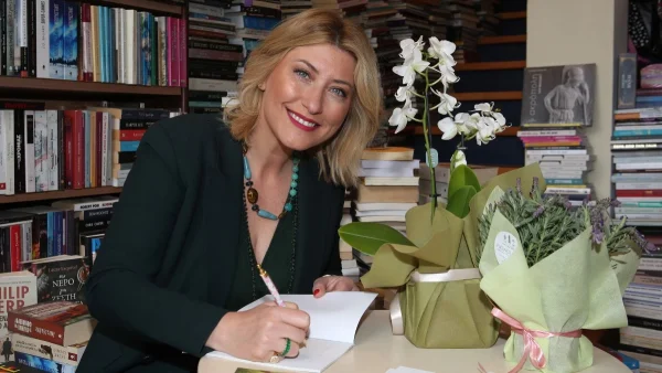 Σία Κοσιώνη – Το πρόσωπο της δημοσιογράφου χωρίς ίχνος μακιγιάζ: «Λίγο ακόμη καλοκαιράκι», ζητάει