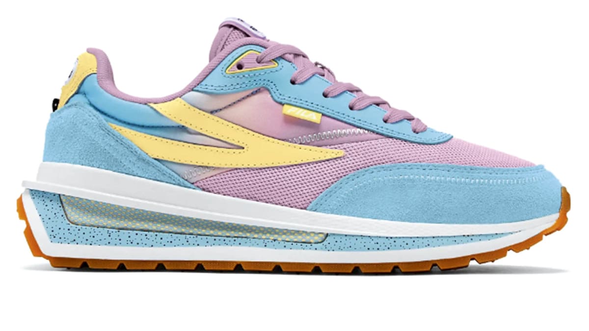 Sneakers, €110, Fila, www.filafashion.veto.gr