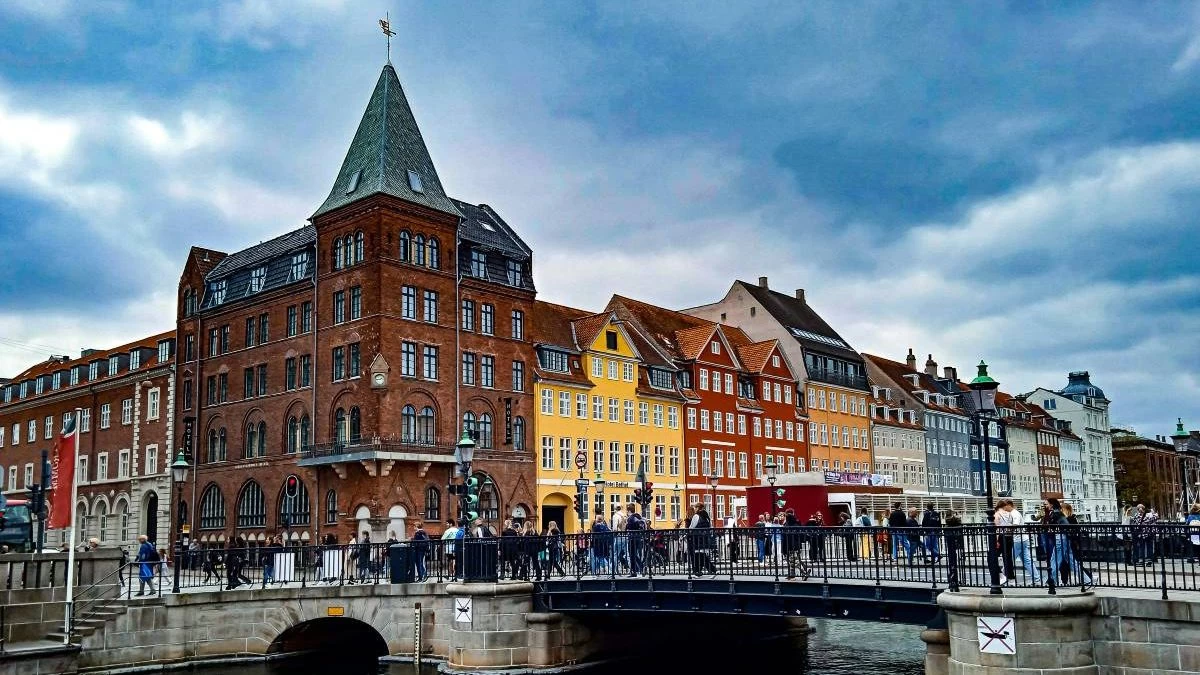 Solo traveler: 5+1 προορισμοί για να ταξιδέψετε μόνοι