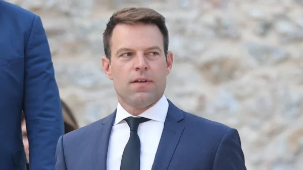 Στέφανος Κασσελάκης: Σάλος με δημοσίευμα για παράνομη και αυθαίρετη πισίνα στο εξοχικό του στις Σπέτσες - Η απάντηση του