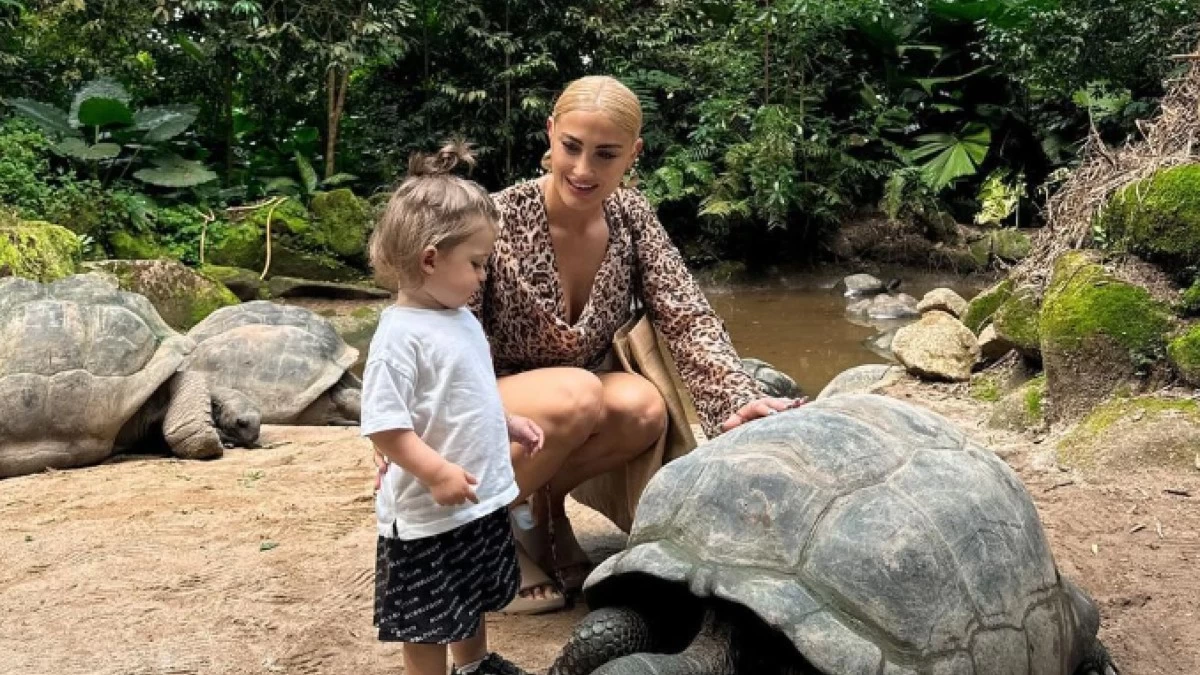 Ιωάννα Τούνη: «Ανέβασε πολύ πυρετό...» - Τι συνέβη με τον μικρό Πάρη μέσα σε λίγα 24ωρα