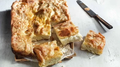 Η τυρόπιτα της ακαμάτας: Έτοιμη σε 5 λεπτά με 7 απλά υλικά