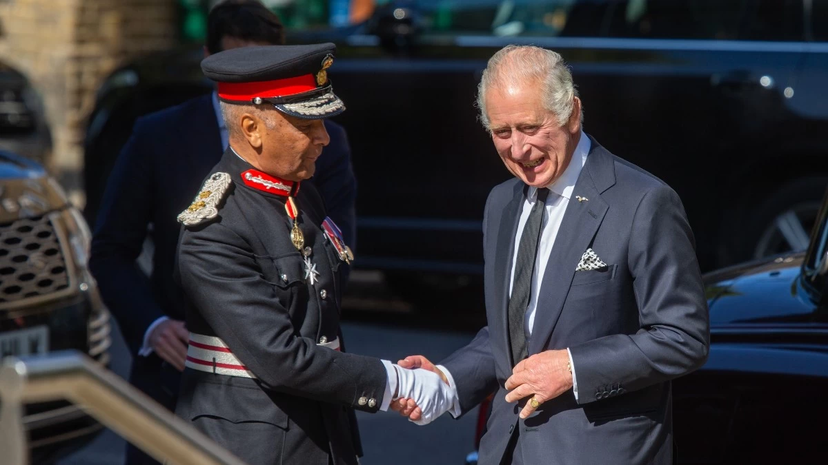 Βασιλιάς Κάρολος: Πολλά συγχαρητήρια - Ο λόγος που δεν αποκαλύπτει από ποιο είδος καρκίνου πάσχει