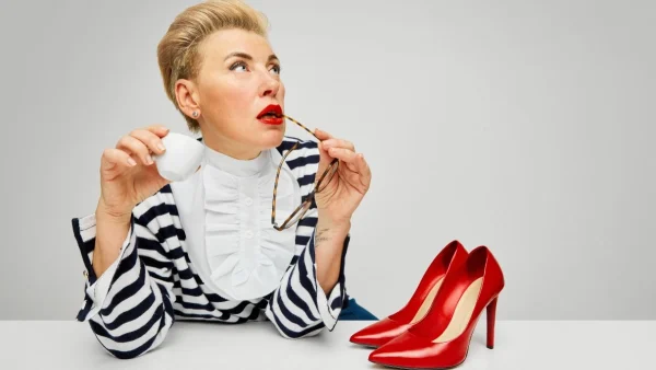 8 κομμάτια που πρέπει να σταματήσεις να φοράς εάν είσαι πάνω από 50