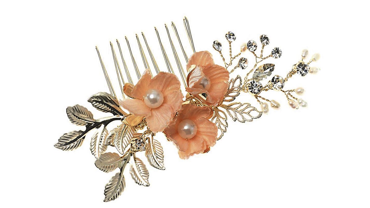 Νυφική χρυσόχρωμη χτένα, Olga Karaververis, €79, www.karaververis.com