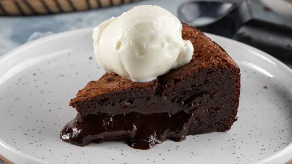 Υγρό κέικ σοκολάτας με βούτυρο - Δεν χρειάζεται μίξερ