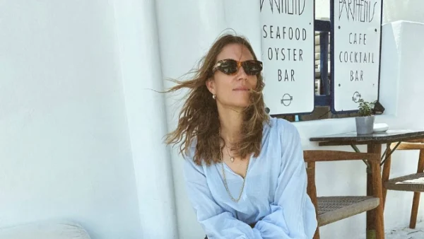 Βίκυ Καγιά: Με μπαντάνα και μακρύ λεοπάρ φόρεμα - Άφωνοι όλοι με την εμφάνισή της στην παραλία