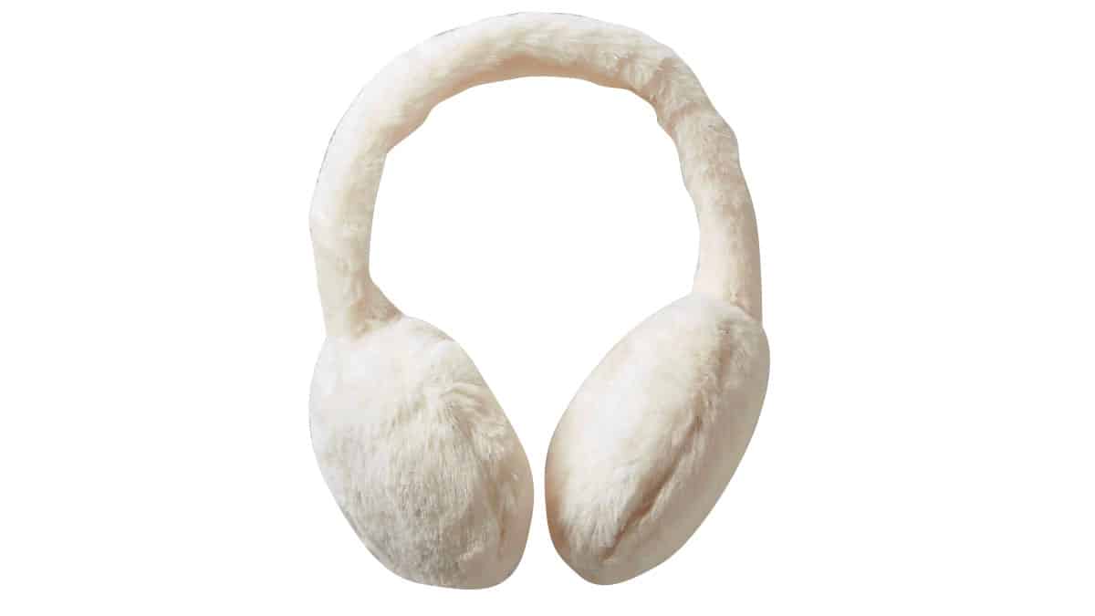 Γούνινα αυτάκια, €15,95, gr.benetton.com