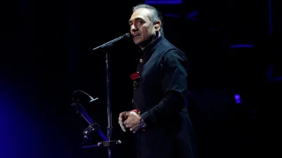 Νότης Σφακιανάκης: Σπάνιο φωτογραφικό ντοκουμέντο - Πως είναι σήμερα ο τραγουδιστής