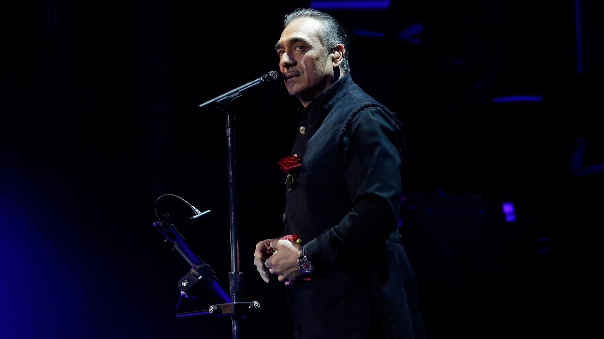 Νότης Σφακιανάκης: Σπάνιο φωτογραφικό ντοκουμέντο - Πως είναι σήμερα ο τραγουδιστής