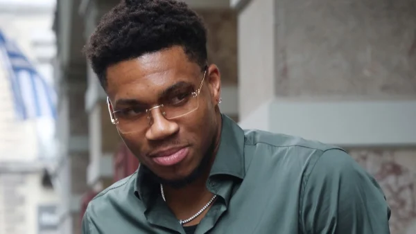 Γιάννης Αντετοκούνμπο: Αυτά είναι τα πεθερικά του - Το δείπνο σε εστιατόριο της Μυκόνου (Βίντεο)