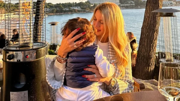 Κωνσταντίνα Σπυροπούλου – To φωτογραφικό άλμπουμ από το πρώτο καλοκαίρι μαζί με τους δύο γιους της