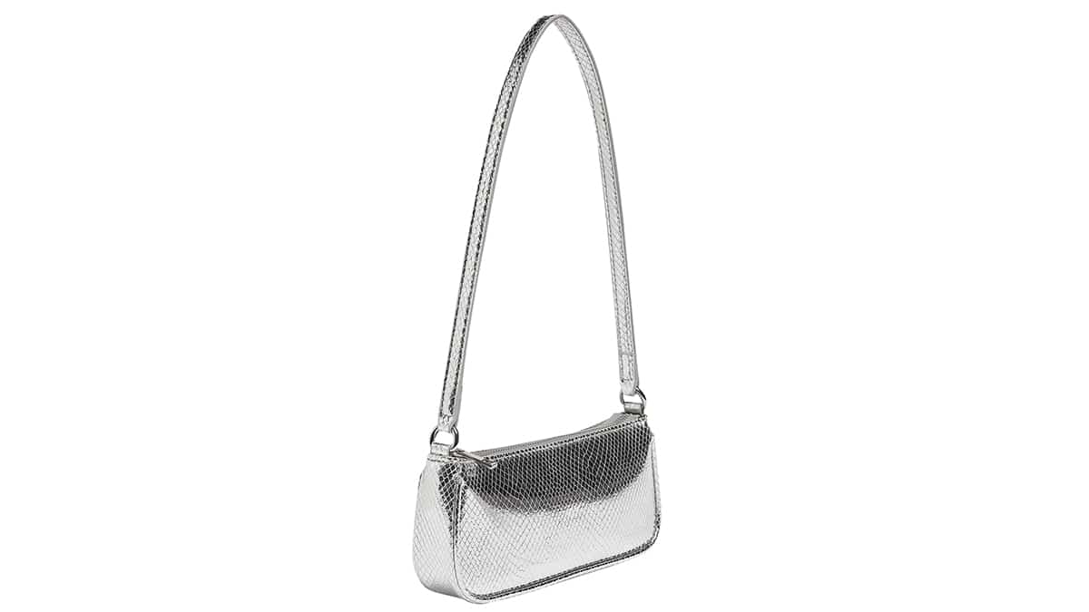 Shoulder bag, €12,99, Pull & Bear