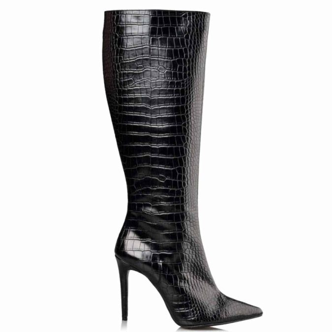 Μπότες Enviw shoes (49 ευρώ), envieshoes.gr