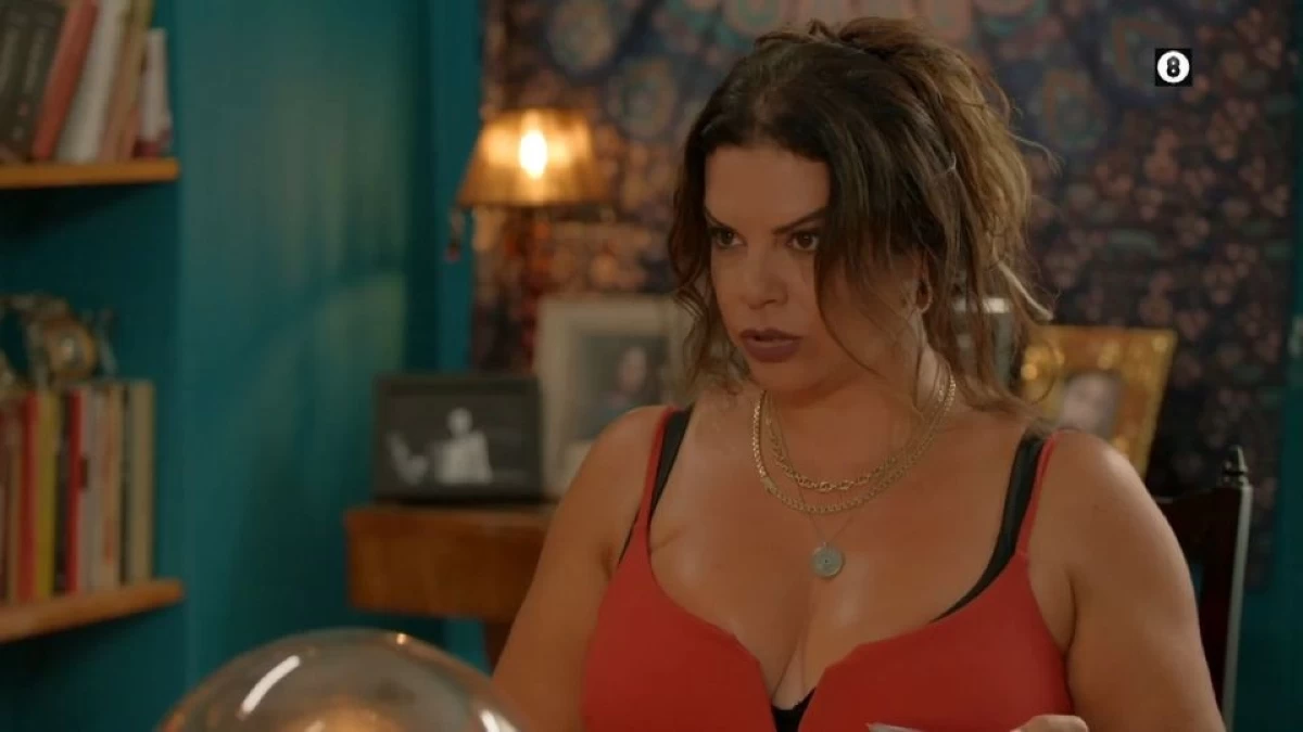 Αρχελάου 5 (18/9): «Ο άντρας σου σε έχει φλομώσει στα ψέματα» - Φτιάχνει προφίλ σε εφαρμογή γνωριμιών αλλά...