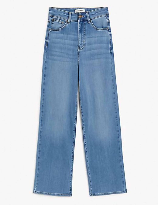 Jean παντελόνι Marks & Spencer (69,99 ευρώ), marksandspencer.gr