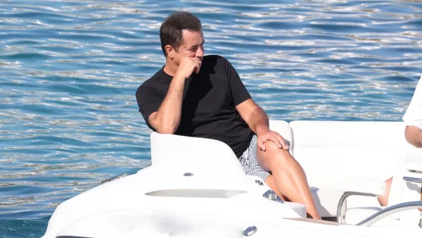 Ατζούν Ιλιτζαλί: Τα εκατομμύρια στην τράπεζα, οι 4 γάμοι και τα τέσσερα παιδιά από διαφορετικές γυναίκες