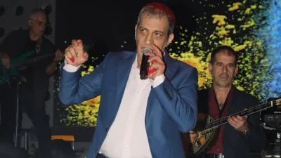 Θέμης Αδαμαντίδης: Μεγάλα κέφια για τον τραγουδιστή, είπε κι ένα τραγούδι στη βάφτιση της εγγονής του!