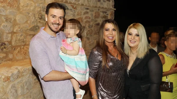 Άντζελα Δημητρίου – Μετά την επανασύνδεση με την κόρη της, βαφτίζει την εγγονή της: Όλες οι λεπτομέρειες