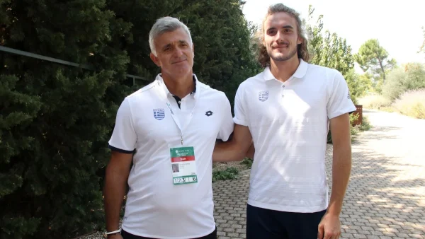 Απόστολος Τσιτσιπάς – Ο πατέρας του Στέφανου μιλάει πρώτη φορά για το «διαζύγιό» τους: «Είναι στο χέρι του να αποφασίσει»