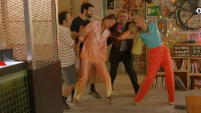 Αρχελάου 5 (13/9): Η Νάντια και η Κέλλυ ρίχνουν έναν ομηρικό καυγά στο μπαρ σε σημείο ξεμαλλιάσματος