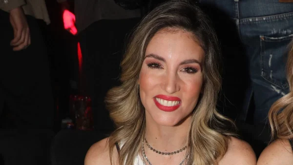 Αθηνά Οικονομάκου: Η κόρη της ξεκίνησε σχολείο - Η φωτογραφία με την ροζ τσάντα και τα κοτσιδάκια