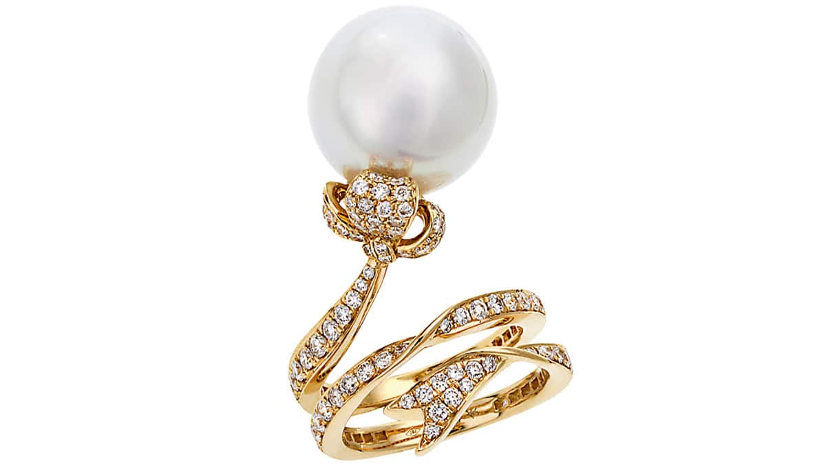 Δαχτυλίδι µε στοιχεία από κίτρινο χρυσό K18 µε διαµάντια σε κοπή µπριγιάν και ένα µαργαριτάρι Νοτίων Θαλασσών, Pearls Center, pearlscenter.gr