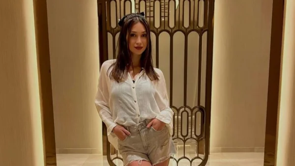 Δήμητρα Βαμβακούση: Η γυμναστική που κάνει για να χάσει τα κιλά της εγκυμοσύνης και να εμφανίσει τους κοιλιακούς της