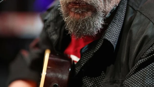 Σοκάρει θρυλικός Έλληνας τραγουδιστής: «Είχα κάνει τότε έξι μήνες προφυλακισμένος για τη δολοφονία της πρώην συζύγου μου»