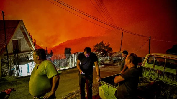 Φωτιά Ξυλόκαστρο: Εντοπίστηκαν δυο απανθρακωμένοι - Εκκενώθηκαν έξι χωριά