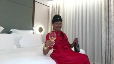 Λάκης Γαβαλάς: Καλεσμένος στο πάρτι του Emily in Paris - Οι φωτογραφίες από το μεγάλο event του Netflix