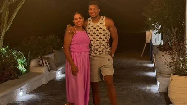 Γιάννης Αντετοκούνμπο: Σε ελληνική ταβέρνα στην πρώτη ανάρτηση μετά τον γάμο - Έφαγε με την σύζυγό του