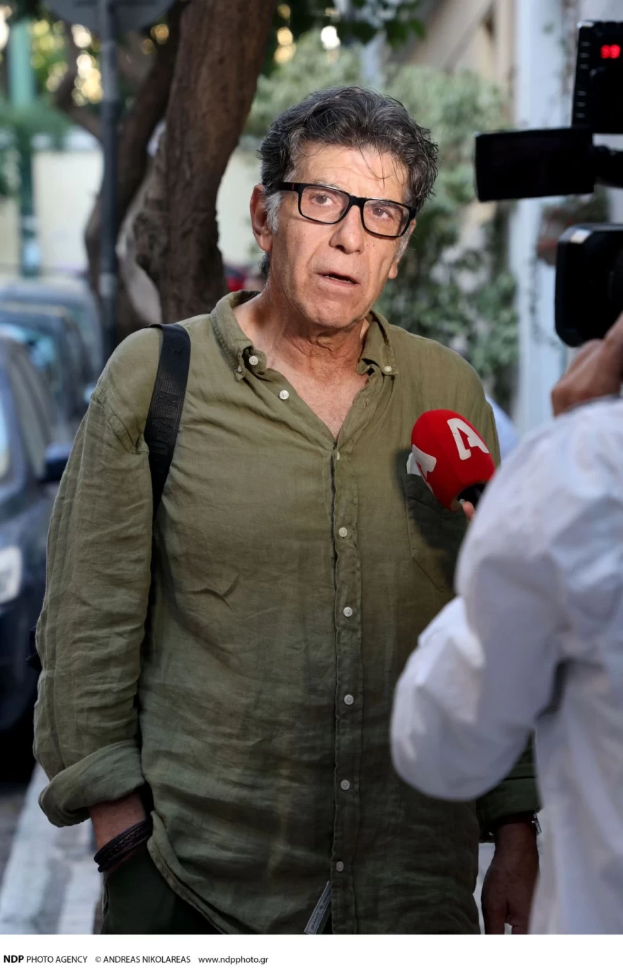 Γιάννης Μπέζος