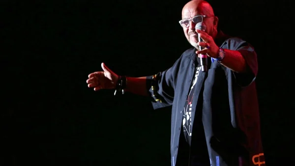 Ο Γιάννης Ζουγανέλης στη σκηνή