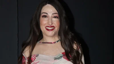 Ιωάννα Παλιοσπύρου: Ντυμένη στα λευκά στο γήπεδο - Παρακολούθησε την Εθνική Ελλάδος