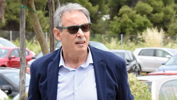 Ιορδάνης Χασαπόπουλος: Τι είναι η παγκρεατίτιδα που τον έστειλε στο νοσοκομείο