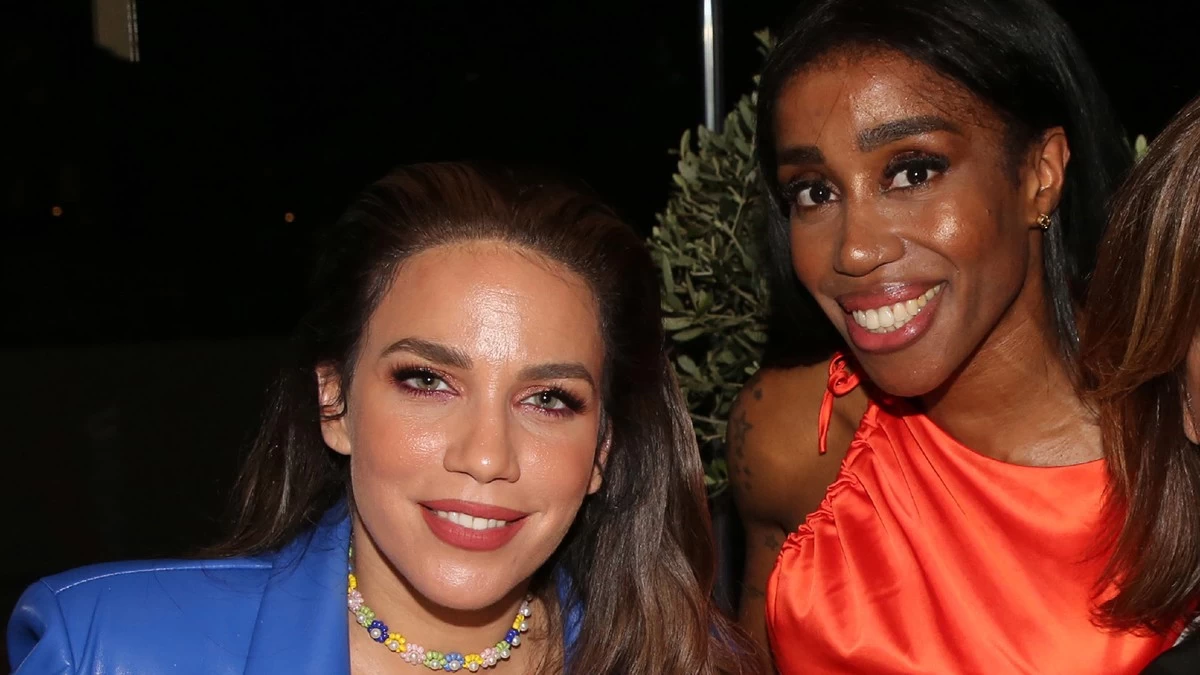 Κατερίνα Στικούδη – Ελίζαμπεθ Ελέτσι: Άναψε φωτιές ο ξέφρενος χορός τους σε σκάφος στη Μύκονο