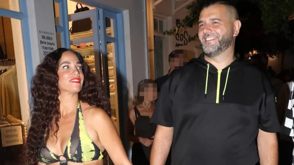Κατερίνα Στικούδη: Συνεχίζει τις διακοπές στη Μύκονο - Το αποκαλυπτικό μπικίνι και το καυτό φιλί με τον Σερίφη