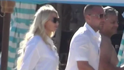 Κωνσταντίνα Σπυροπούλου: Σε παραλία της Μυκόνου με τον Βασίλη Σταθοκωστόπουλο - Το μικροσκοπικό μαύρο μπικίνι (Βίντεο)