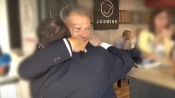 Αλέξης Κούγιας - Απόστολος Λύτρας: Η τρυφερή αγκαλιά μετά την αποφυλάκιση του ποινικολόγου - «Αγοράκι μου...»