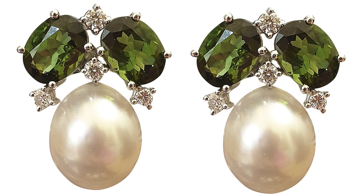 Σκουλαρίκια µε τουρµαλίνες, διαµάντια σε κοπή µπριγιάν και µαργαριτάρια Νοτίων Θαλασσών πάνω σε Κ18 λευκόχρυση βάση, Pearls Center, pearlscenter.gr