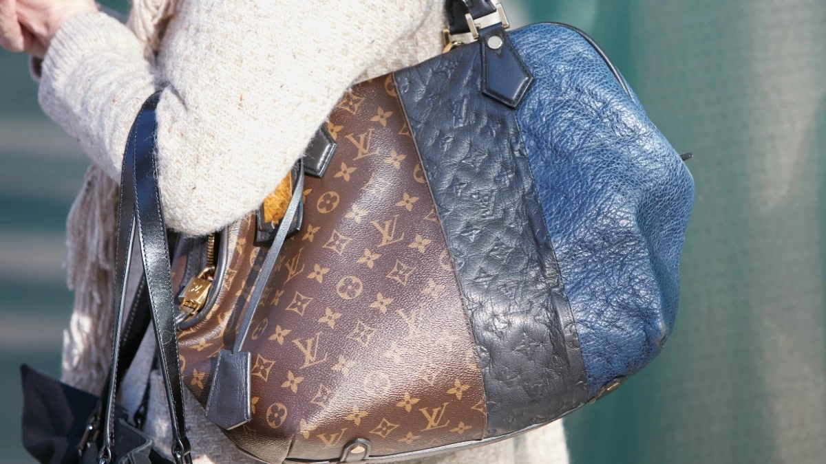Η Louis Vuitton ανανεώνει την εμβληματική τσάντα Neverfull με τον πιο απροσδόκητο τρόπο