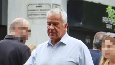 Μάκης Βορίδης: Είναι μαζί 22 χρόνια αλλά τη βλέπουμε σπάνια - Οι τρυφερές αγκαλιές στους δρόμους της Αθήνας με την σύζυγό του