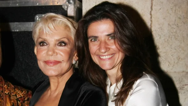 Μαρινέλλα: Ποια είναι η κόρη της Τζωρτίνα Σερπιέρη που βρίσκεται στο πλευρό της στο νοσοκομείο